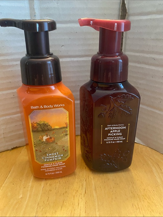 Bath & Body Works Other - Bath & Body Works set foaming hand soaps Sweet Cinnamon Pumpkin & Apple Picking